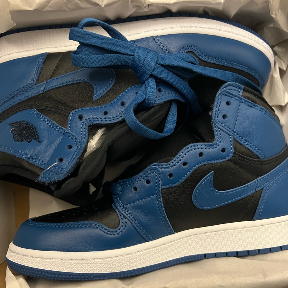 Air Jordan 1 retro high og .6.5y ( big kids)